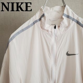 ナイキ(NIKE)のNIKE 白ホワイト シルバー 薄手 ナイロンジャケット(ナイロンジャケット)