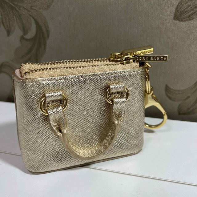 Tory Burch(トリーバーチ)のトリーバーチ　ミニバック　キーホルダー　チャーム　ゴールド　正規品 ハンドメイドのファッション小物(バッグチャーム)の商品写真