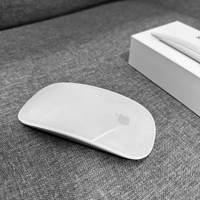 Apple(アップル)のApple Magic Mouse2 マウス スマホ/家電/カメラのPC/タブレット(PC周辺機器)の商品写真