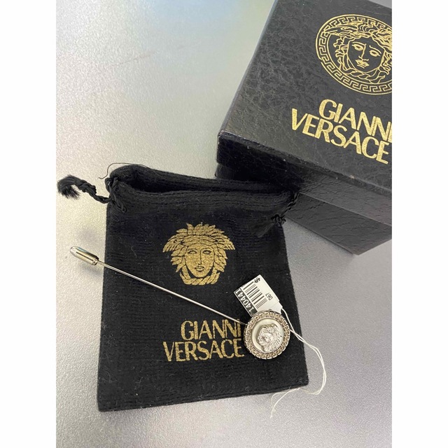 GIANNI VERSACE ジャンニヴェルサーチ ブローチ シェル メデューサ-