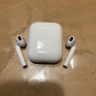 アップル(Apple)のAirPods 第二世代(ヘッドフォン/イヤフォン)