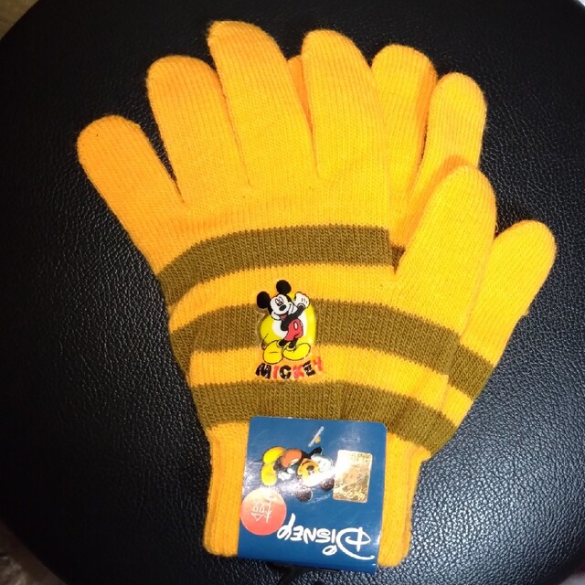 Disney(ディズニー)の【お値下げしました】[新品・未使用] Disney Micky 子供用手袋 キッズ/ベビー/マタニティのキッズ/ベビー/マタニティ その他(その他)の商品写真