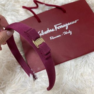 サルヴァトーレフェラガモ(Salvatore Ferragamo)のFerragamo ピンクカチューシャ(カチューシャ)