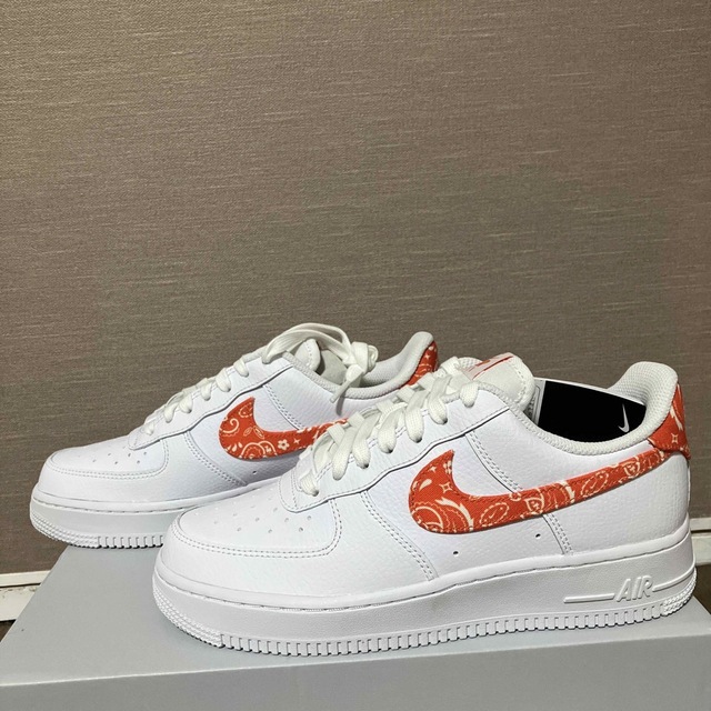 NIKE(ナイキ)のAir Force 1 Low '07 Orange Paisley 24.5 レディースの靴/シューズ(スニーカー)の商品写真