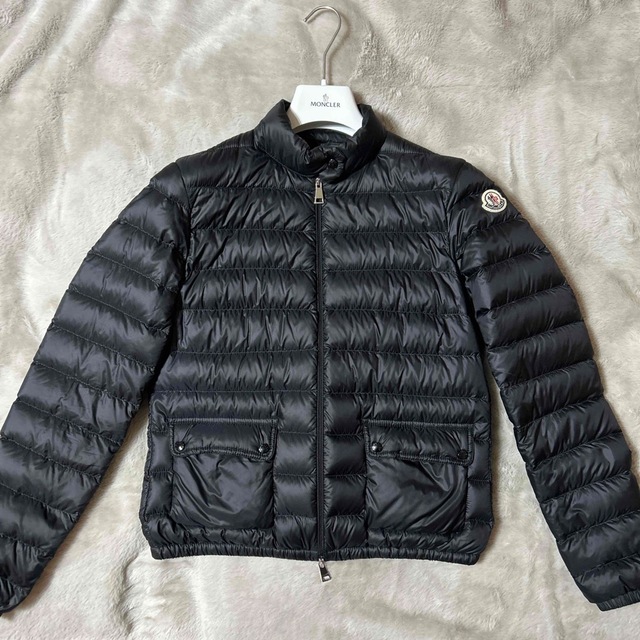 MONCLER(モンクレール)のオレンジ様　専用 レディースのジャケット/アウター(ダウンジャケット)の商品写真