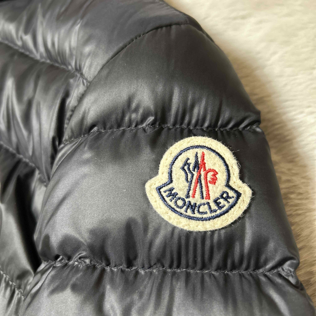 MONCLER(モンクレール)のオレンジ様　専用 レディースのジャケット/アウター(ダウンジャケット)の商品写真