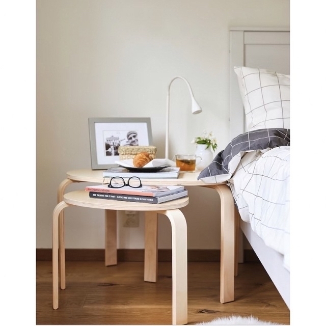 新品　IKEA スヴァルスタ 小サイズ テーブル  木製 2