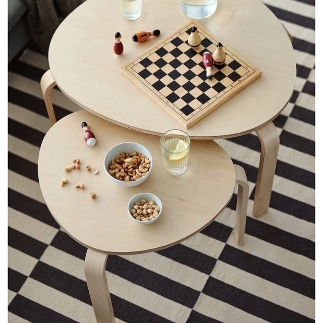IKEA(イケア)の新品　IKEA スヴァルスタ 小サイズ テーブル  木製 インテリア/住まい/日用品の机/テーブル(コーヒーテーブル/サイドテーブル)の商品写真