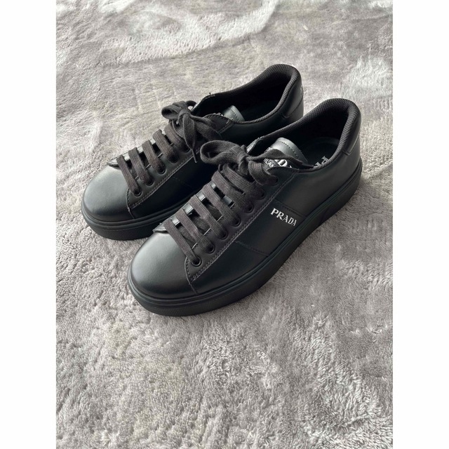 超ポイント祭?期間限定】 PRADA - PRADA レザースニーカー メンズ
