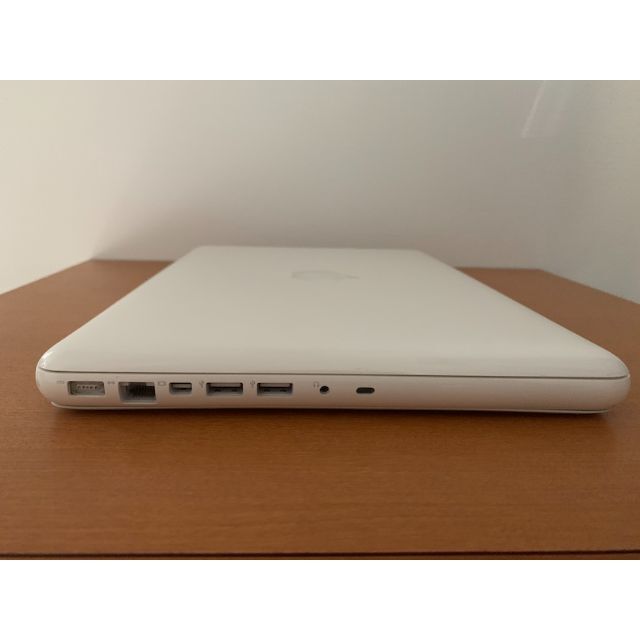 Apple(アップル)の本日限A833MacBook13白SSD240 Office365 Win11付 スマホ/家電/カメラのPC/タブレット(ノートPC)の商品写真