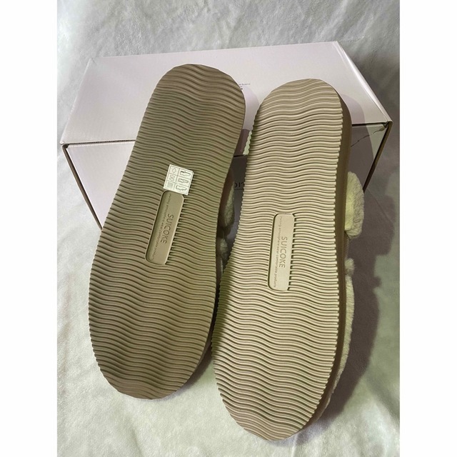 suicoke(スイコック)の新品 スイコック SUICOKE 2G別注 ファー サンダル BEIGE メンズの靴/シューズ(サンダル)の商品写真