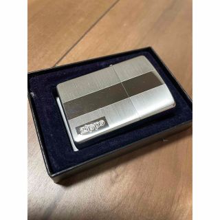 ジッポー(ZIPPO)のZIPPO ジッポー ロゴ　縦ライン　シンプル　2006 シルバー調(タバコグッズ)