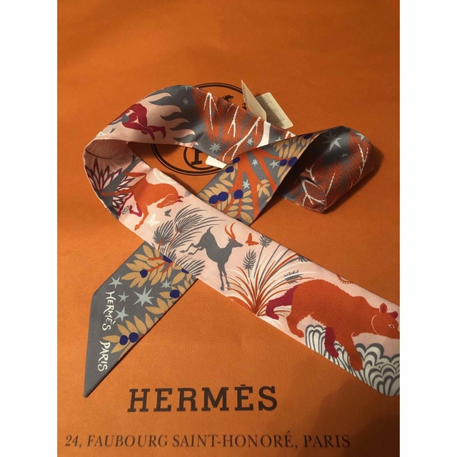 Hermes(エルメス)の新品　エルメス　ツイリー   オルウェスの魅力に誘われて レディースのファッション小物(バンダナ/スカーフ)の商品写真