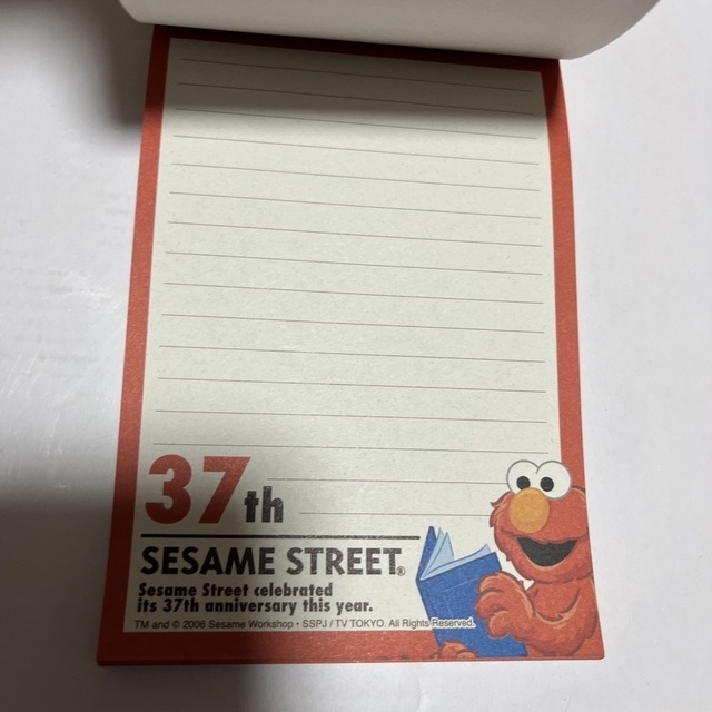 SESAME STREET(セサミストリート)のエルモさんグッズセット①②③　ギフトバッグLL、ランチナップ、メモ帳（中古品）等 エンタメ/ホビーのアニメグッズ(その他)の商品写真