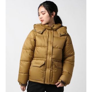 ノースフェイス(THE NORTH FACE) ベージュ ダウンジャケット