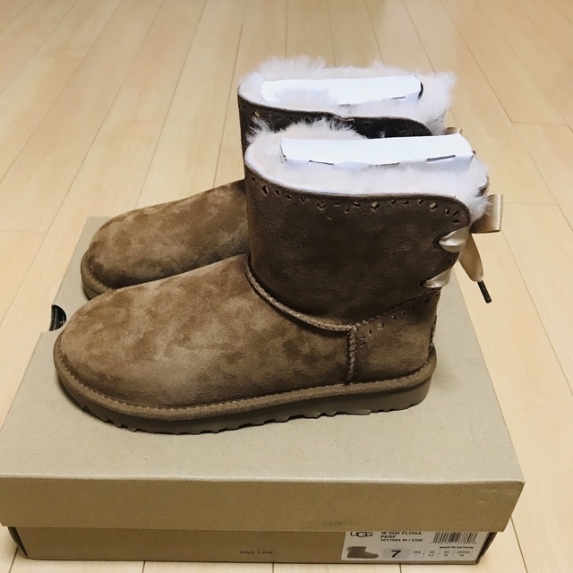 UGG(アグ)のUGG  アグムートンブーツ　24センチ レディースの靴/シューズ(ブーツ)の商品写真