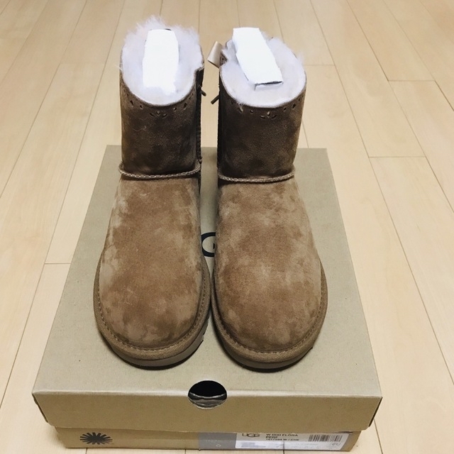 UGG(アグ)のUGG  アグムートンブーツ　24センチ レディースの靴/シューズ(ブーツ)の商品写真