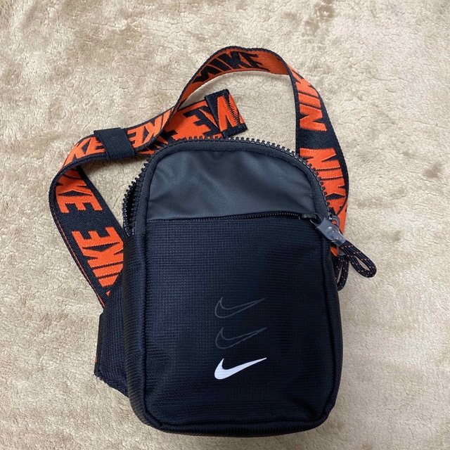 NIKE(ナイキ)の【最終値下げ】NIKE エッシェンシャル　ショルダー　ボディ　バッグ レディースのバッグ(ボディバッグ/ウエストポーチ)の商品写真