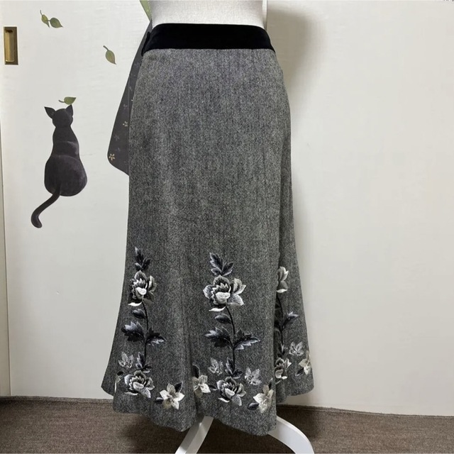 LAURA ASHLEY(ローラアシュレイ)の#786 ローラアシュレイ ビーズと刺繍が凄く素敵なスカート レディースのスカート(ロングスカート)の商品写真