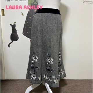 ローラアシュレイ(LAURA ASHLEY)の#786 ローラアシュレイ ビーズと刺繍が凄く素敵なスカート(ロングスカート)