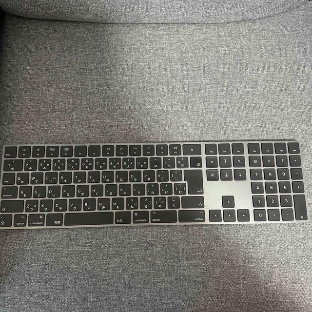 Apple(アップル)の【純正】Apple Magic Keyboard ブラック　テンキー付き スマホ/家電/カメラのPC/タブレット(PC周辺機器)の商品写真