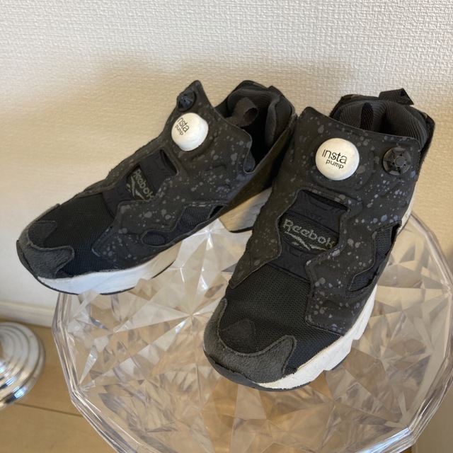 Reebok(リーボック)のReebok インスタポンプフューリー OG ブラック/ホワイト DV6985 キッズ/ベビー/マタニティのキッズ靴/シューズ(15cm~)(スニーカー)の商品写真