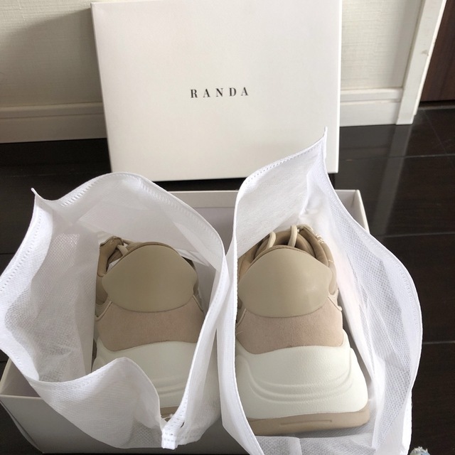 新品未使用 RANDA ランダ キルティングスニーカー ベージュ Lサイズ