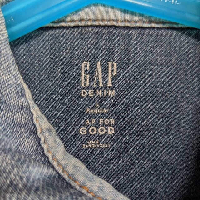 GAP(ギャップ)のデニムシャツ キッズ/ベビー/マタニティのキッズ服男の子用(90cm~)(Tシャツ/カットソー)の商品写真