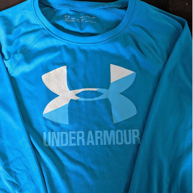 UNDER ARMOUR(アンダーアーマー)のアンダアーマーシャツ キッズ/ベビー/マタニティのキッズ服男の子用(90cm~)(Tシャツ/カットソー)の商品写真