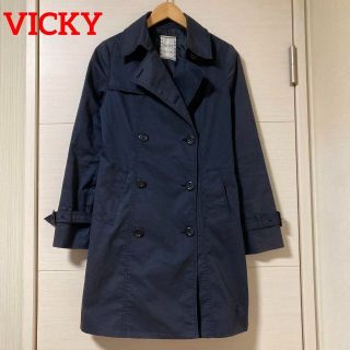 ビッキー(VICKY)のVICKY トレンチコート ネイビー ボタン VICKY 入り 大人 コーデ(トレンチコート)