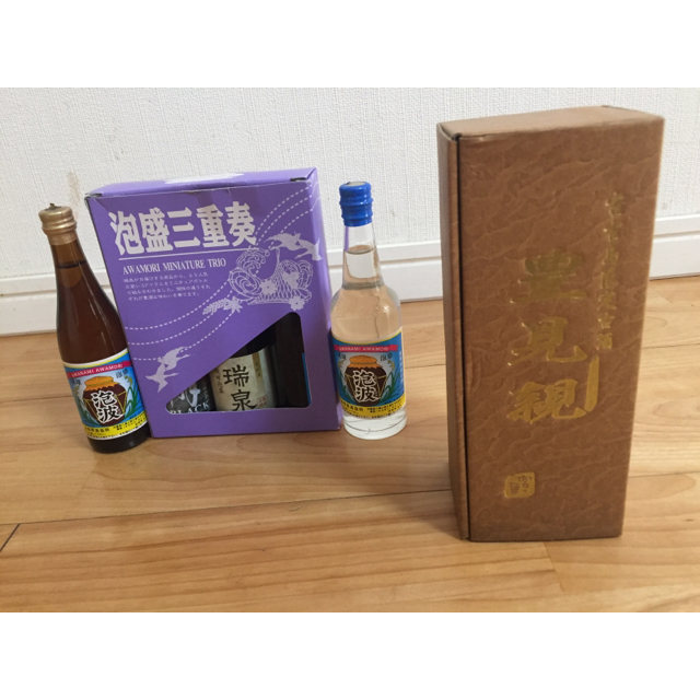 琉球泡盛古酒 豊見親1本 泡盛三重奏 泡波 小瓶2本　送料無料 食品/飲料/酒の酒(焼酎)の商品写真