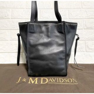 ジェイアンドエムデヴィッドソン(J&M DAVIDSON)のJ&M DAVIDSON BELLE WITH STUDS ベル トートバッグ(ハンドバッグ)