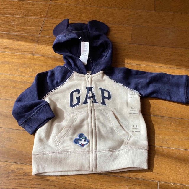 GAP(ギャップ)のGAP60cmパーカー キッズ/ベビー/マタニティのベビー服(~85cm)(トレーナー)の商品写真