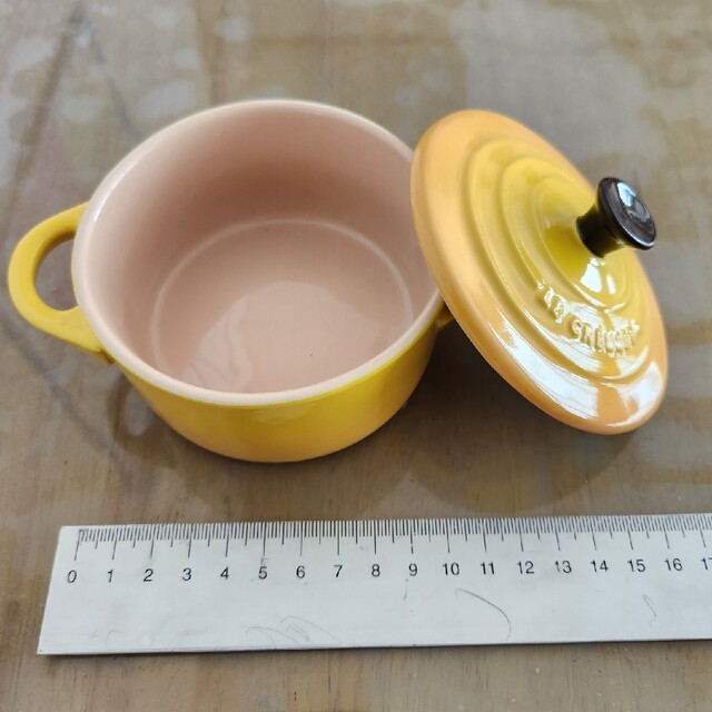 ル・クルーゼ　mini cocotte 黄色 インテリア/住まい/日用品のキッチン/食器(食器)の商品写真