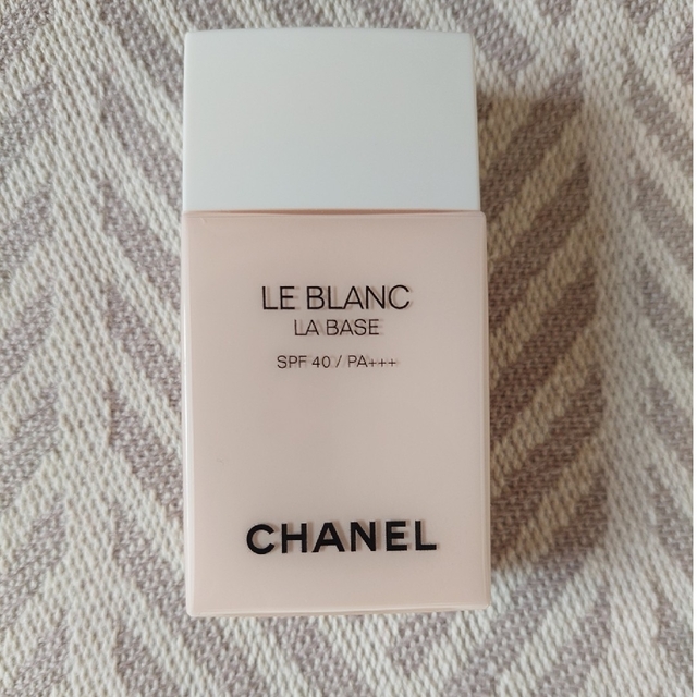 CHANEL(シャネル)のasing様☆CHANEL　ル ブラン ラ バーズ　ロゼ コスメ/美容のベースメイク/化粧品(化粧下地)の商品写真