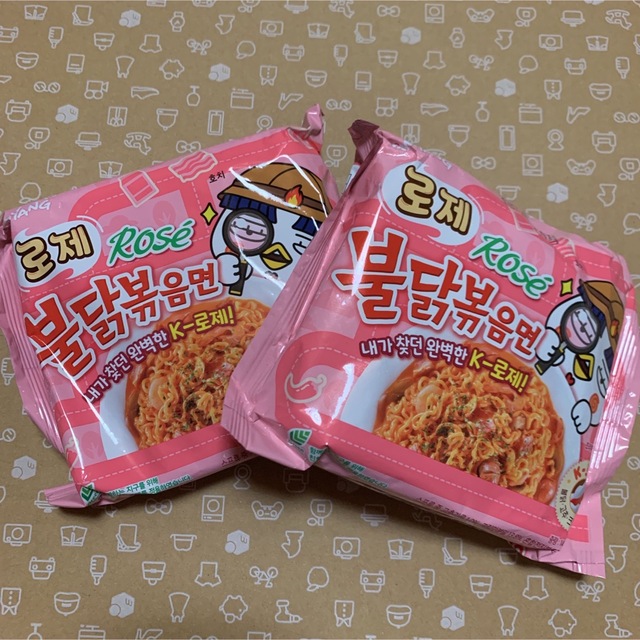 韓国ラーメン　プルダックポックンミョン　ブルダック炒め麺　ロゼ