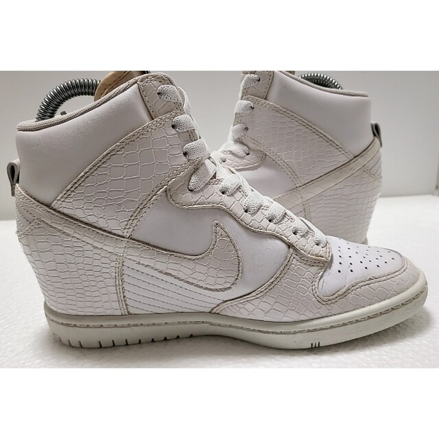 NIKE(ナイキ)の【わりと美品】NIKE DUNK SKY HI "ALL WHITE" 2013 レディースの靴/シューズ(スニーカー)の商品写真