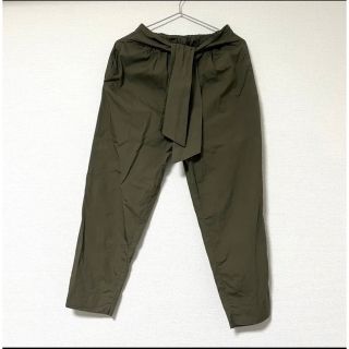 ザラ(ZARA)の今日までの出品！ZARA レディースパンツ　XSサイズ　カーキ(カジュアルパンツ)