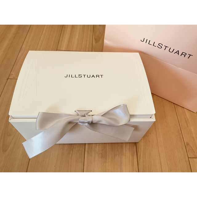 JILLSTUART(ジルスチュアート)のジルスチュアート 箱入り　クリスタルブルーム パフュームド ボディクリーム コスメ/美容のボディケア(ボディクリーム)の商品写真