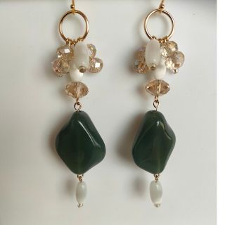 ピアス　ロング　ダークグリーン　ハンドメイド(ピアス)