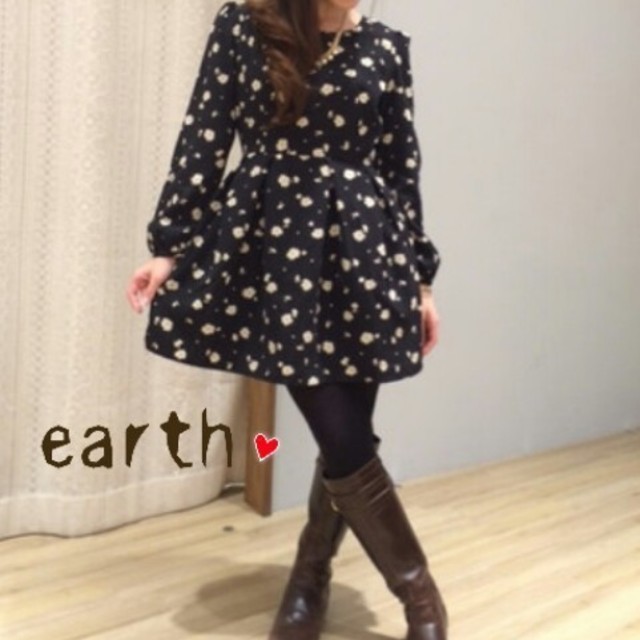 earth music & ecology(アースミュージックアンドエコロジー)の新品♥花柄ワンピース レディースのワンピース(ミニワンピース)の商品写真