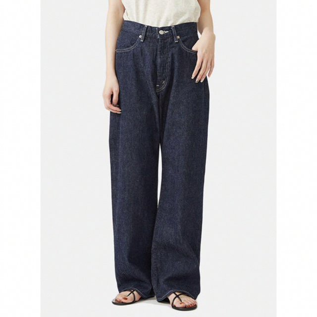 AURALEE(オーラリー)の AURALEE 22AW SELVEDGE LIGHT DENIM PANTS レディースのパンツ(デニム/ジーンズ)の商品写真