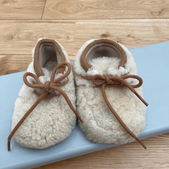 UGG(アグ)のUGG ベビーシューズ キッズ/ベビー/マタニティのベビー靴/シューズ(~14cm)(その他)の商品写真