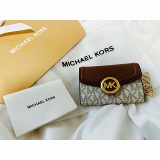 新品☆MICHAEL KORS ホワイト シグネチャー  レザー キーケース