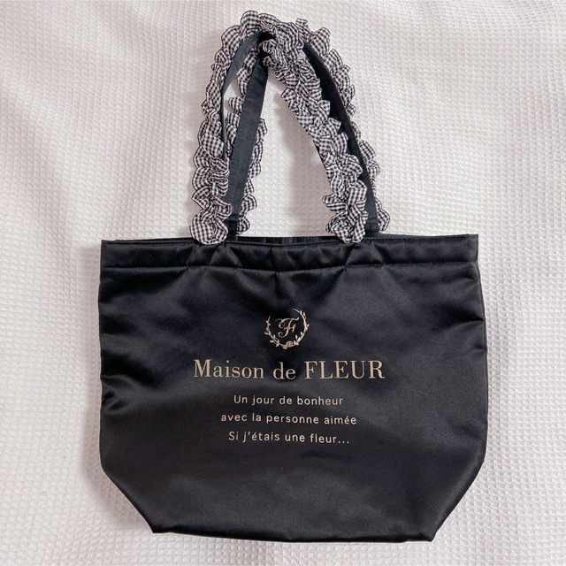 Maison de FLEUR(メゾンドフルール)のMaison de FLEUR フリルハンドルトート sweetコラボ レディースのバッグ(トートバッグ)の商品写真