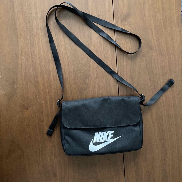 NIKE(ナイキ)のゆうちゃん様専用！NIKEナイキ　ショルダーバッグ レディースのバッグ(ショルダーバッグ)の商品写真