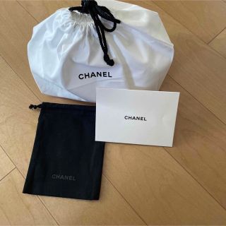 シャネル(CHANEL)の美品　CHANEL  巾着布袋　黒布袋　メッセージカード付(ポーチ)