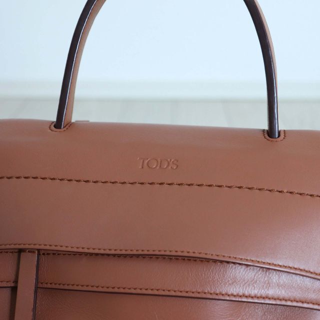 TOD'S(トッズ)のTOD'S トッズ WAVE BAG ウェーブ バッグ レザー 2WAY レディースのバッグ(ショルダーバッグ)の商品写真