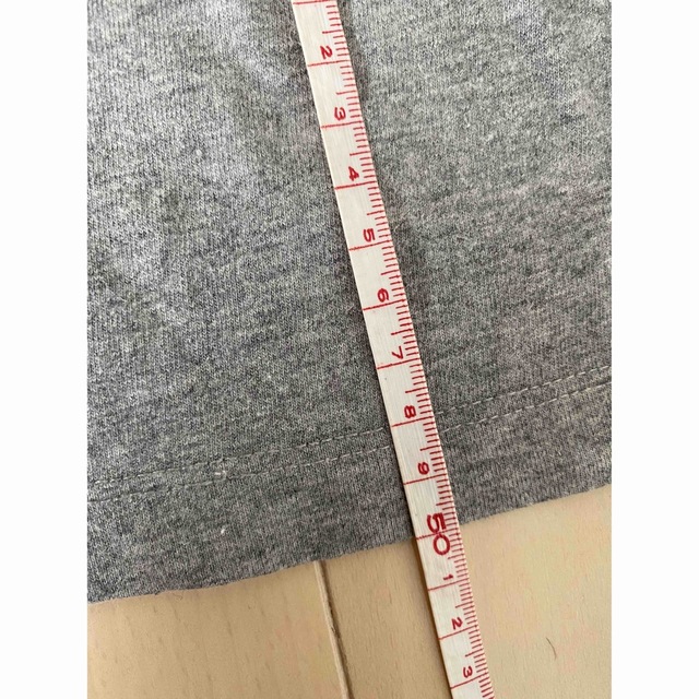 Design Tshirts Store graniph(グラニフ)の【graniph】ロンT  はらぺこあおむし（グレー）130㎝ キッズ/ベビー/マタニティのキッズ服女の子用(90cm~)(Tシャツ/カットソー)の商品写真