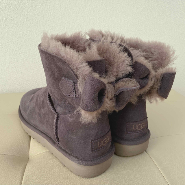 UGG(アグ)のUGG リボン ムートンブーツ パープル アグ 大人可愛い NAVEAH ナベア レディースの靴/シューズ(ブーツ)の商品写真